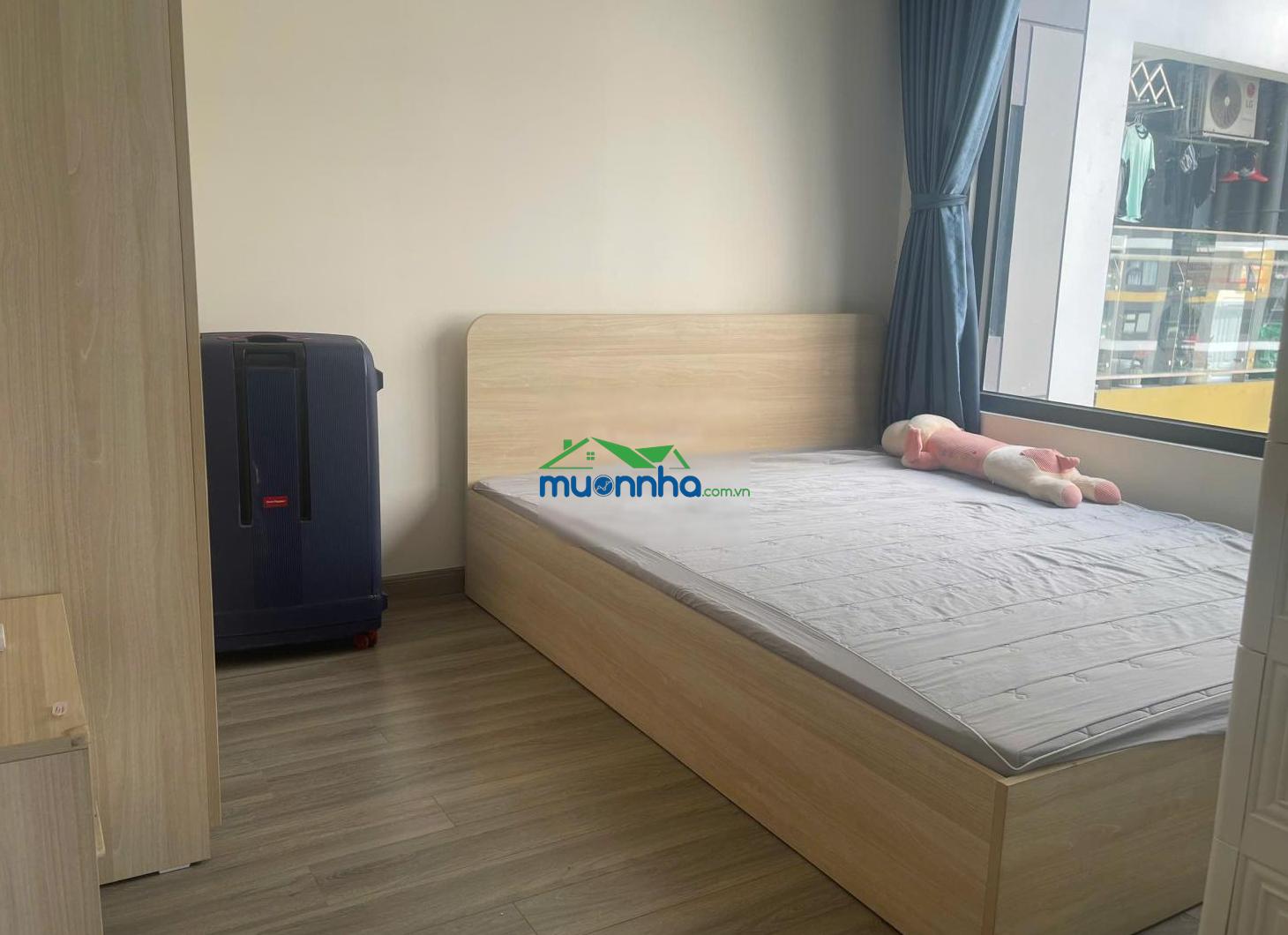 Bán căn góc 2pn +, beverly solari vinhomes q9, giá 3.95tỷ dt 70m2, có nội thất view hồ bơi nội khu
