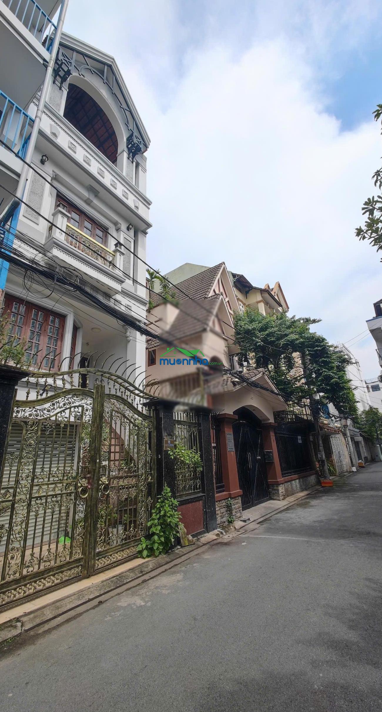 Tòa nhà 4 tầng 12 phòng (5x20m), có thang máy. dòng tiền 1,2 tỷ/năm. cách sân bay 600m - 21,5 tỷ