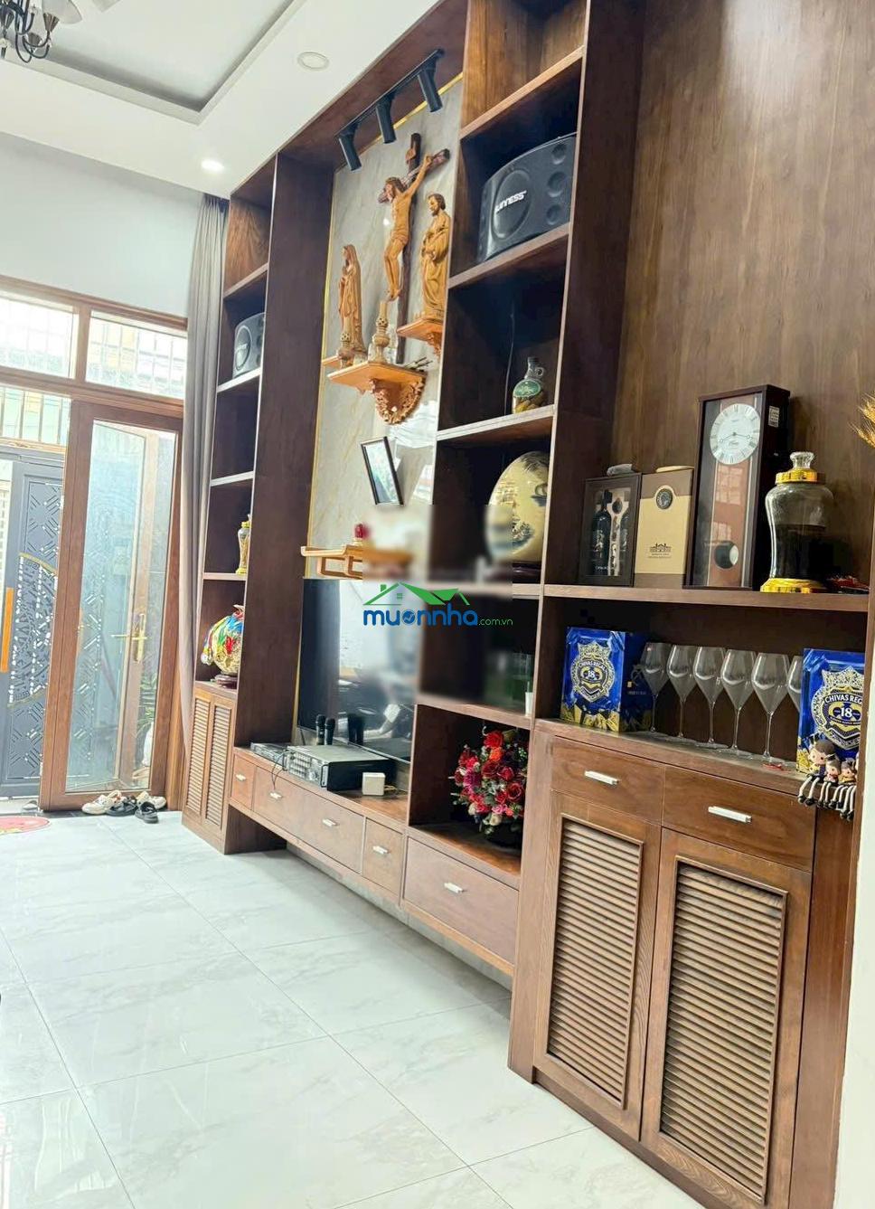 Nhà 3 lầu đường tam châu gần bv thủ đức, chợ tam hà, nhà mới, nội thất cao cấp, sổ hồng