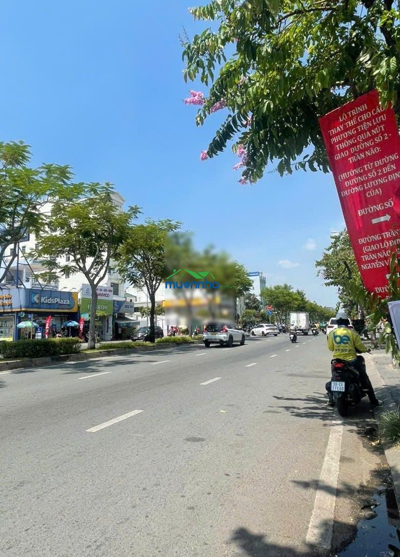 Nhà khu kinh doanh trần não q2 dt 145m2 xây được hầm 6 tầng, hiện đang có dòng tiền 42tr/tháng