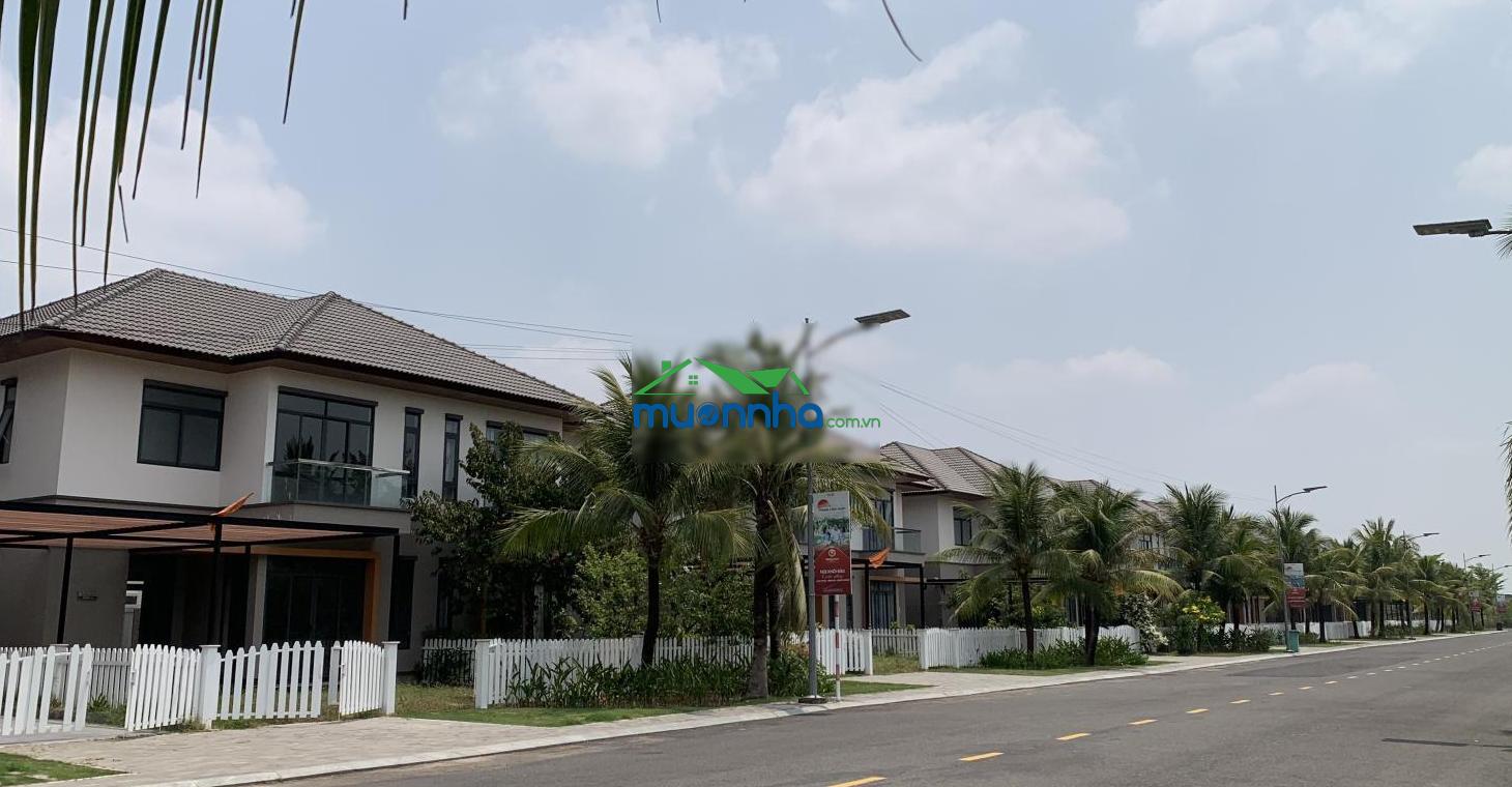 Ngộp bán bt 200m2 3 tỷ 300 triệu căn 1 trệt 1 lầu, đã có sổ - chính chủ 0906 443 *** - 2