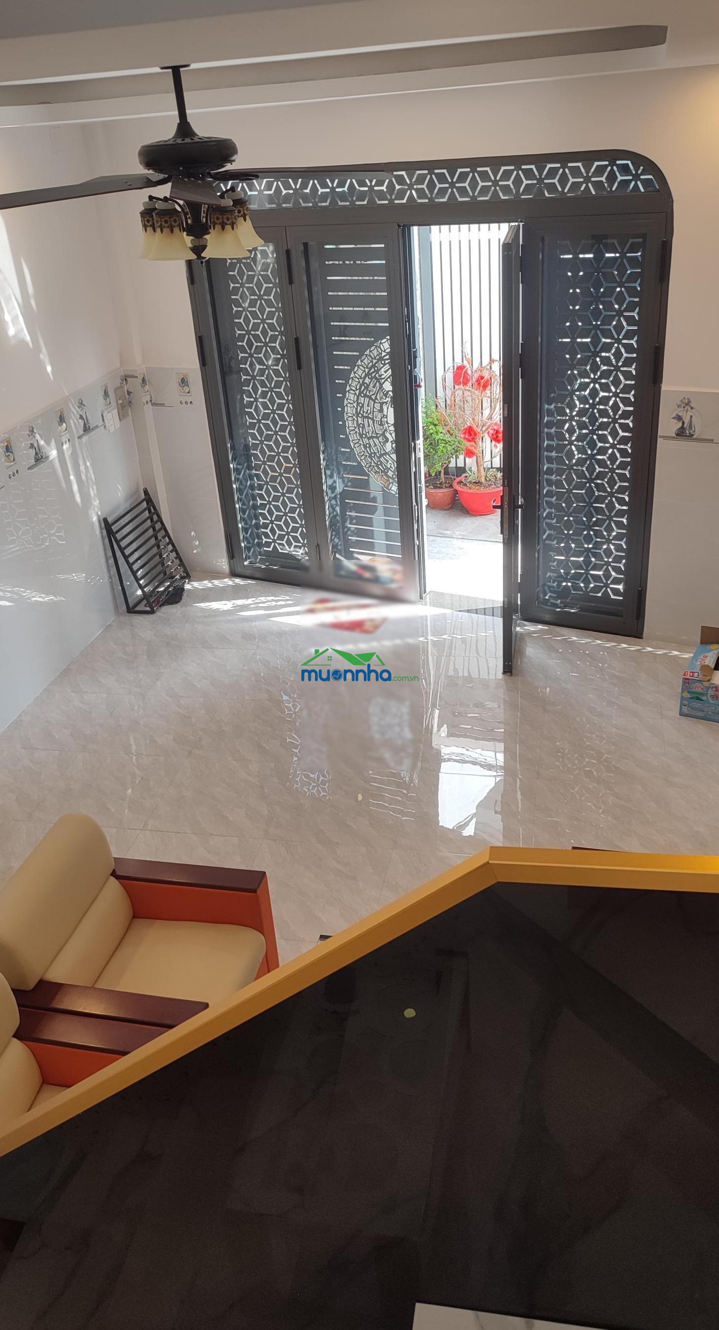 2 mặt tiền hẻm, nhà mới 2 tầng, gần mặt tiền bà hom, 2pn 2wc, phòng khách, giá tốt. - 2