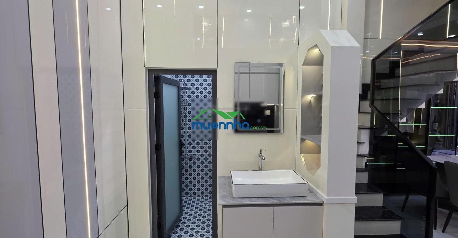 Nhà ngay ngã tư ga ngang 5m có thang máy - 7.4 tỷ - 3