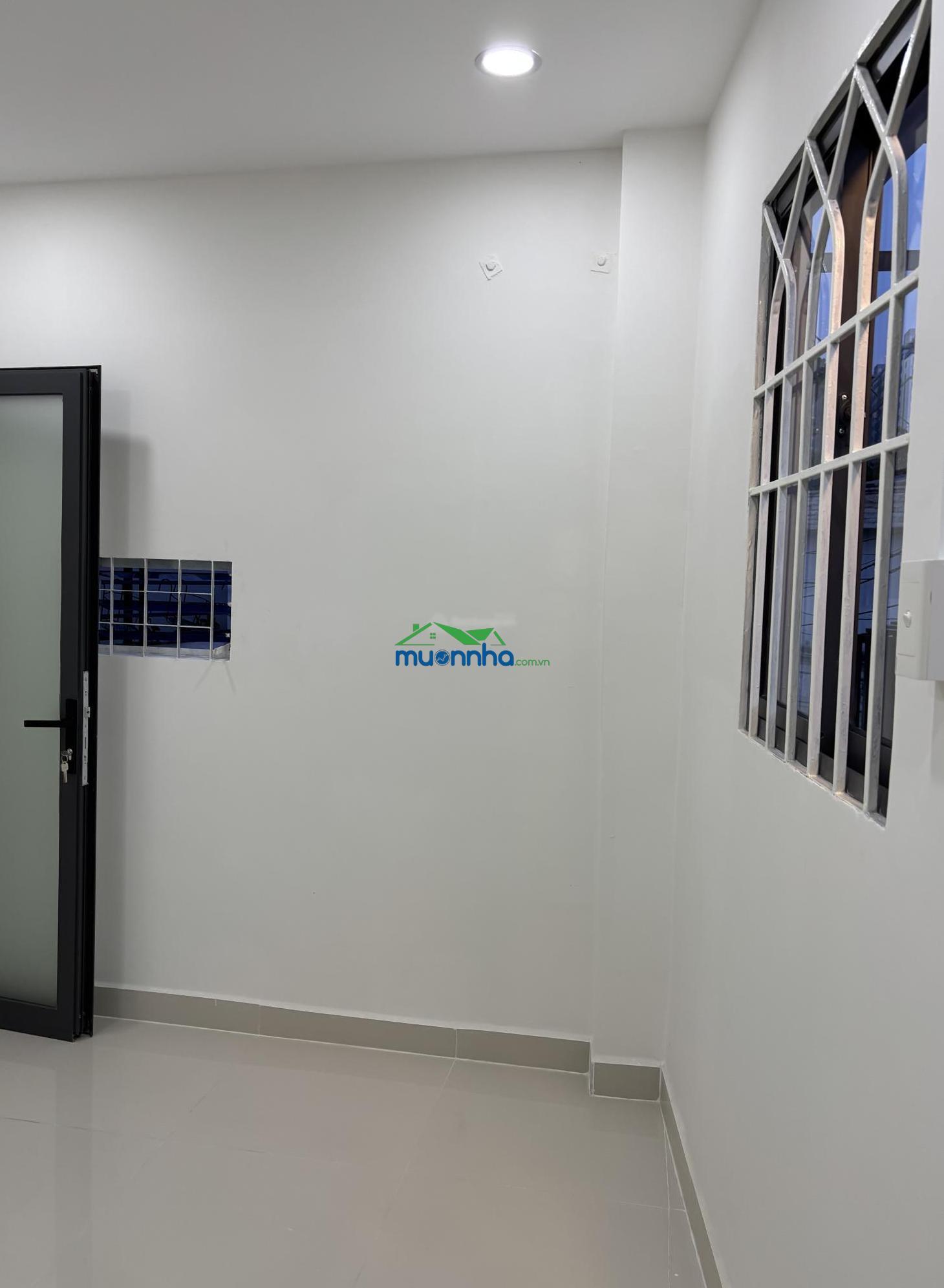 Nhà sổ hồng riêng, vị trí trung tâm gần chợ, trường học cấp 1,2,3. đi quận 1,5,3,10 10 phút xe máy - 3