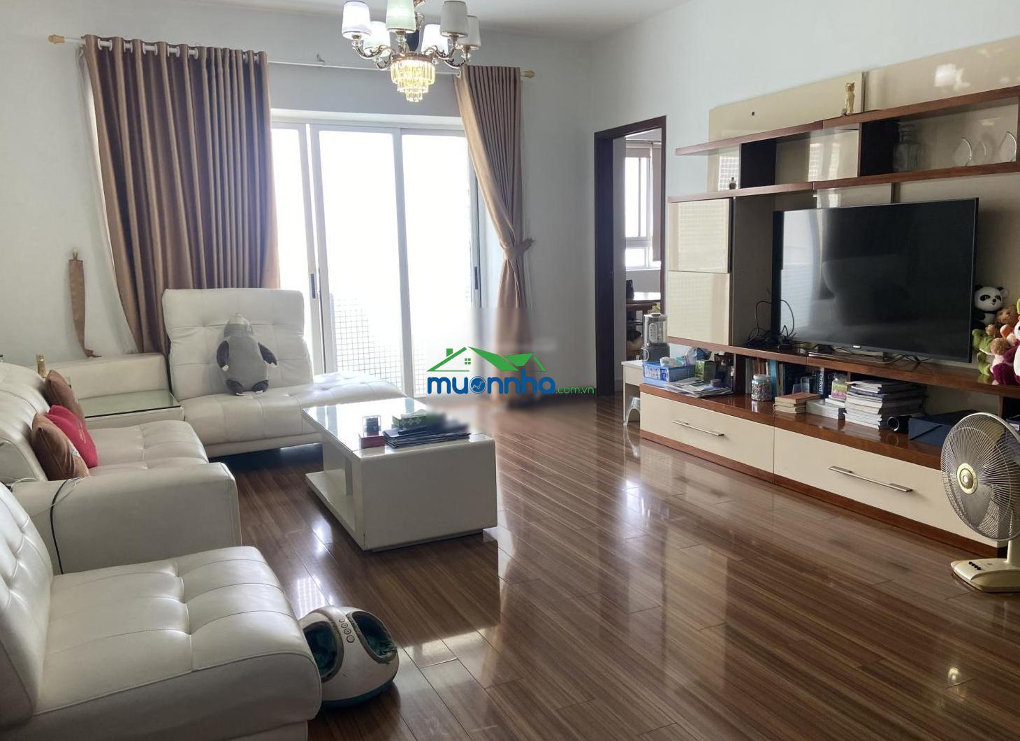 Cần cho thuê căn hộ hùng vương plaza p12. q5, dt 130m2, 3 phòng ngủ, 3 wc, giá 23 triệu/ th