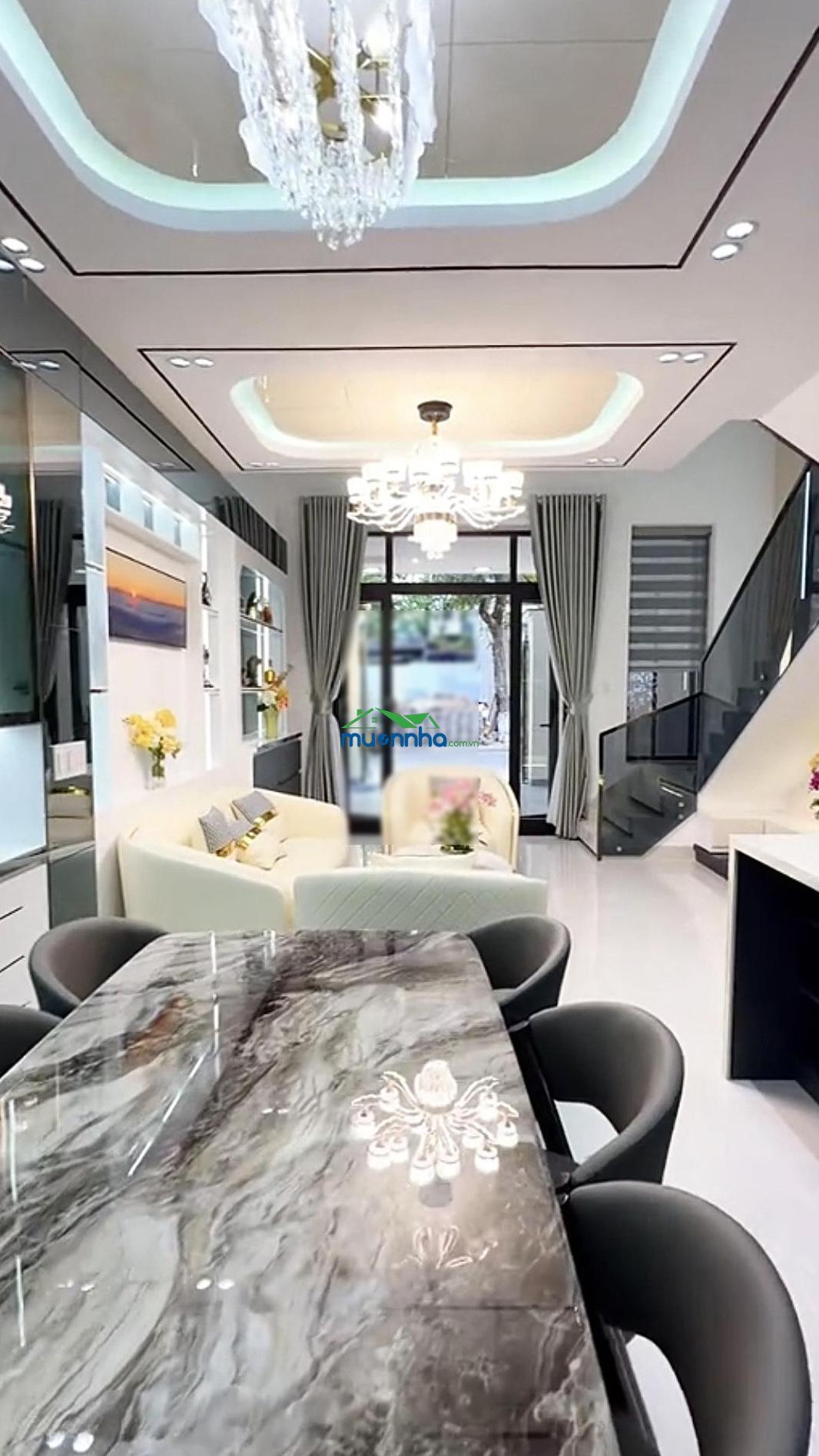 Cô em ra nước ngoài định cư cùng con cần bán gấp căn nhà ngay nguyễn văn linh giáp q7, q8