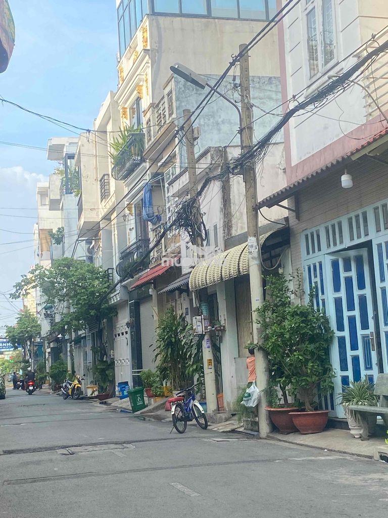 Đường nhựa 7m thông phạm đăng giảng, nhà 3 tầng, giá 5.x tỷ