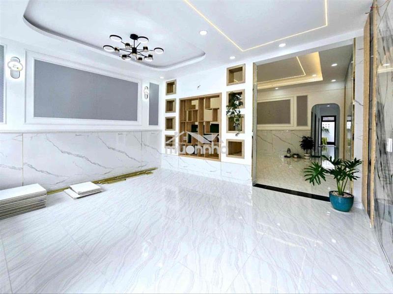 Nhà nguyên căn ngay đại học nguyễn tất thành q12