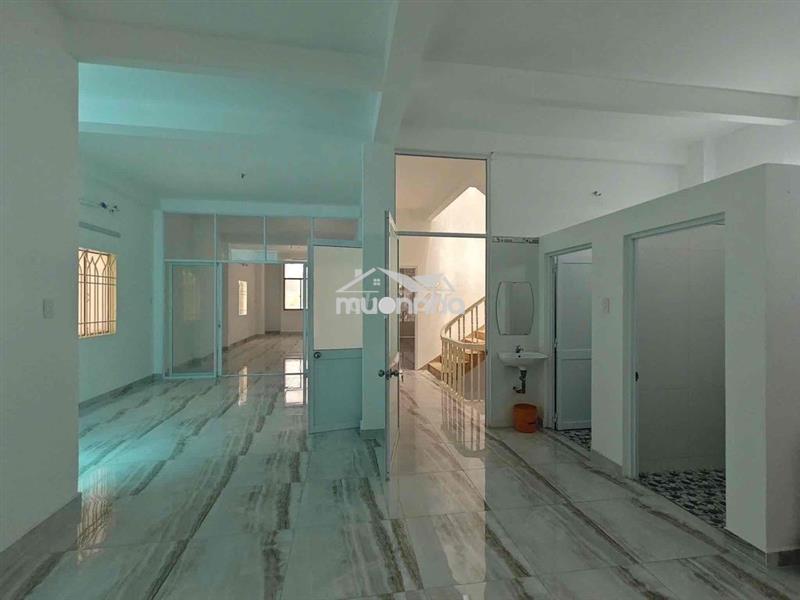 Nhà mt 8x20 vuông vức mới keng cho văn phòng