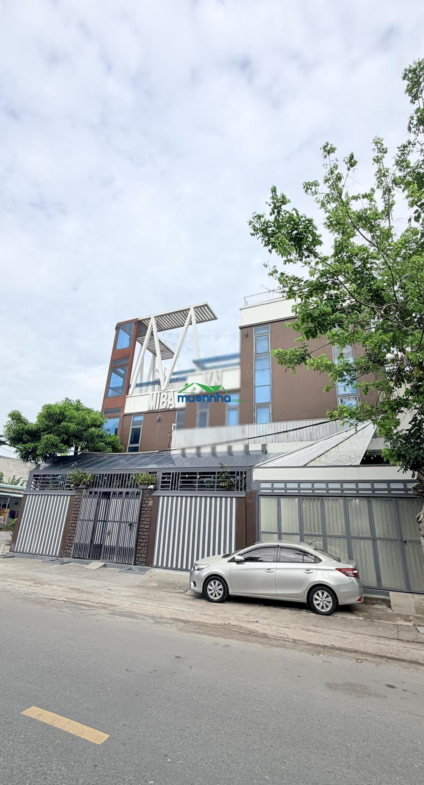 Tôi là chủ nhà. tôi cho thuê nhà có 1 kiot, 2 phòng ngủ, đầy đủ máy lạnh, máy giặt, tủ lạnh, nệm - 3