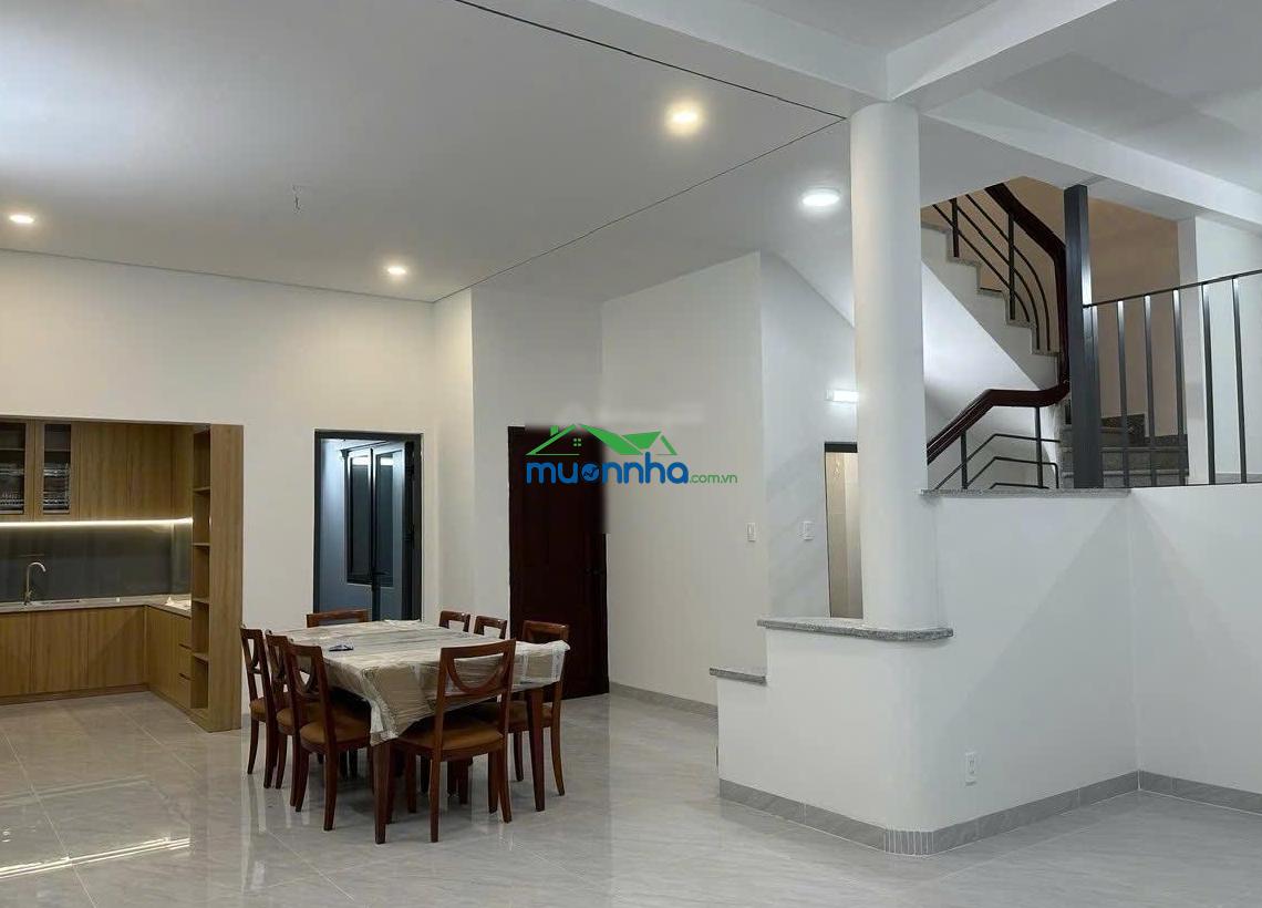 Nhà cần bán diện tích trên 216m vuông 32 tỷ