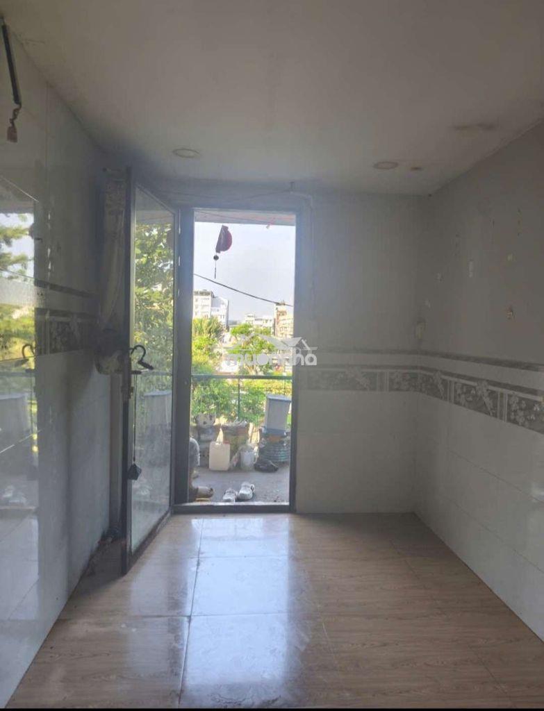 Nhà cho thuê nc... cc căn hộ cxtđ. lô chữ, tầng lầu 4 - giá: 7 triệu.