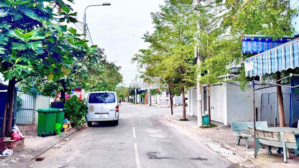 Giá tốt sát vách fpt giá 2,73 tỷ (sổ hồng) - 2