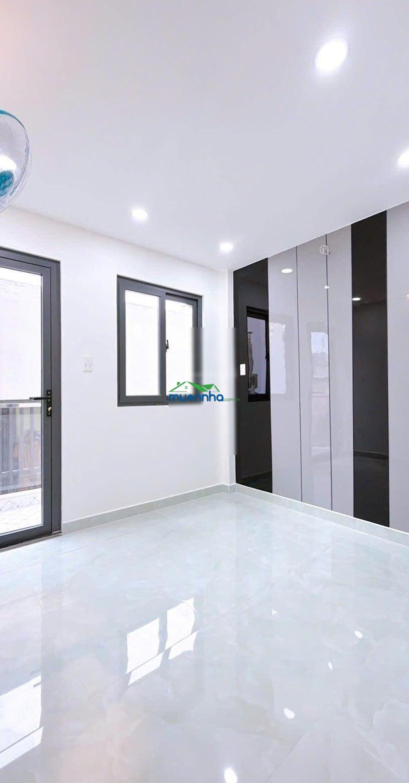 Bán nhà đẹp 3 tầng vào ở ngay trên trục đường tôn đản