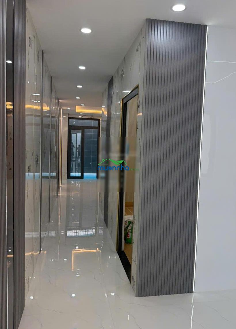 Chủ bán nhà 2 tầng mới xây - 100m2 - có sân trước và sau rộng - có phòng ngủ dưới - cách ql13 500m