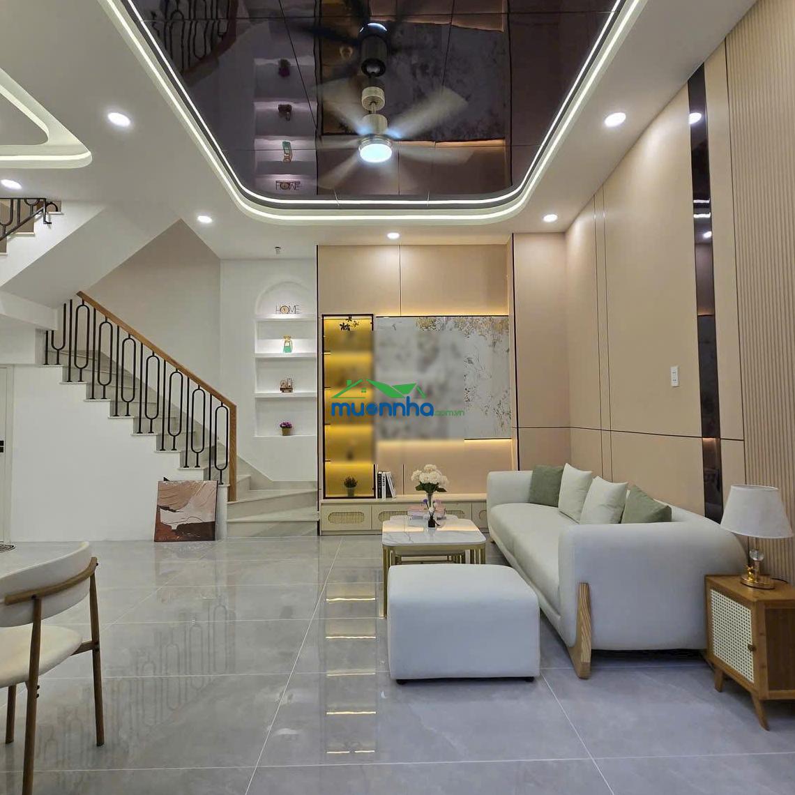 Nhà mới đẹp, 3 phòng ngủ, có sân đậu xe & sân thượng, đường âu dương lân