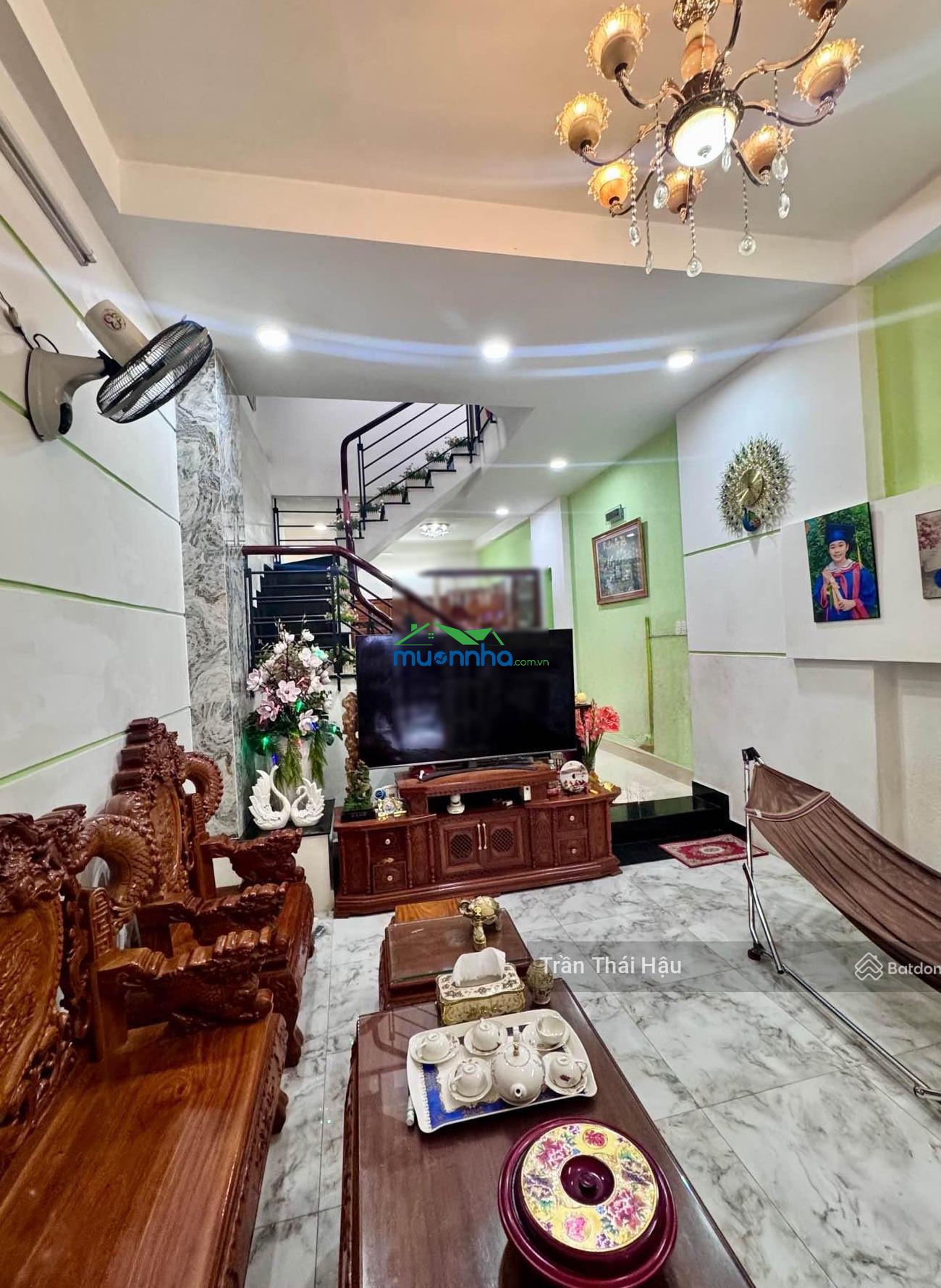 Nhà sân vườn hơn 100m², 3 tầng, hxh, gần cc dream home, chỉ nhỉnh 8t - 3