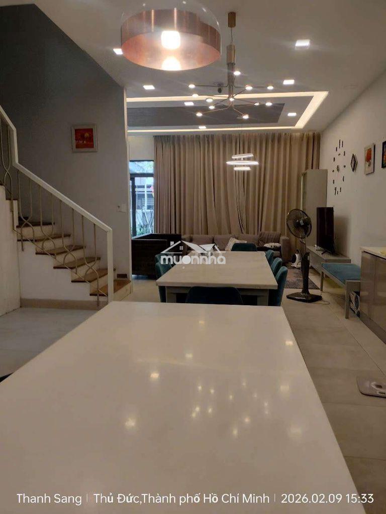 Nhà villa full nội thất 1 trệt 2 lầu 6x20m phố đông nguyễn thị định