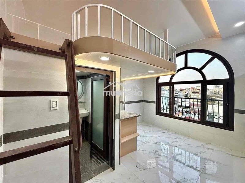 Cho thuê phòng gác mới _ cửa sổ trời 35m2 _ ngay vườn lài