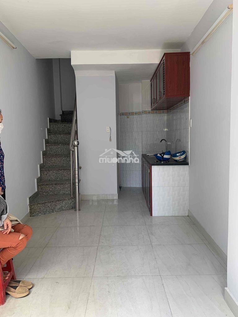 Cho thuê nhà nguyên căn 2 phòng ngủ giá rẻ tại q.1 - chính chủ