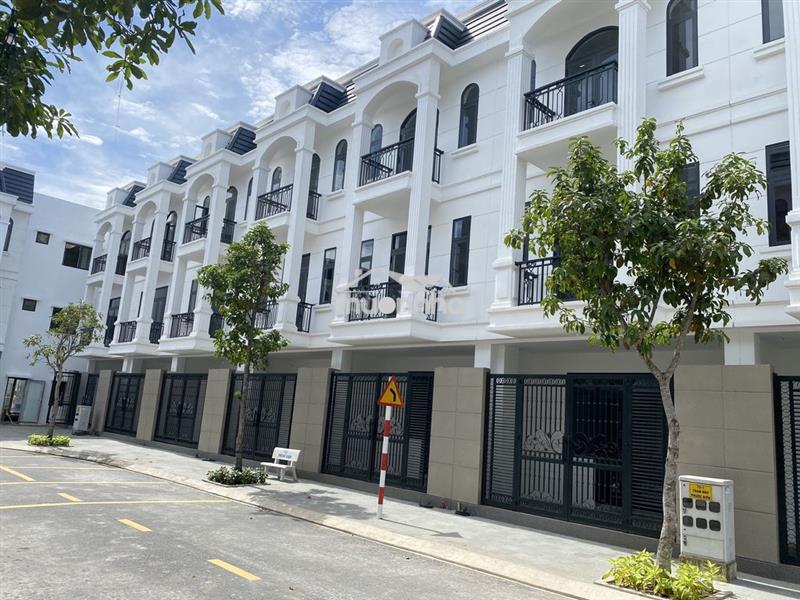 Cho thuê nhà mới 3 tầng mặt tiền đường 13m kế chợ phước bình giá 10tr