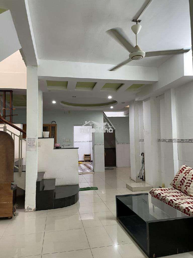 Bán nhà dt 107 m2 cực rẻ , 2t,4pn , đang cho thuê ..