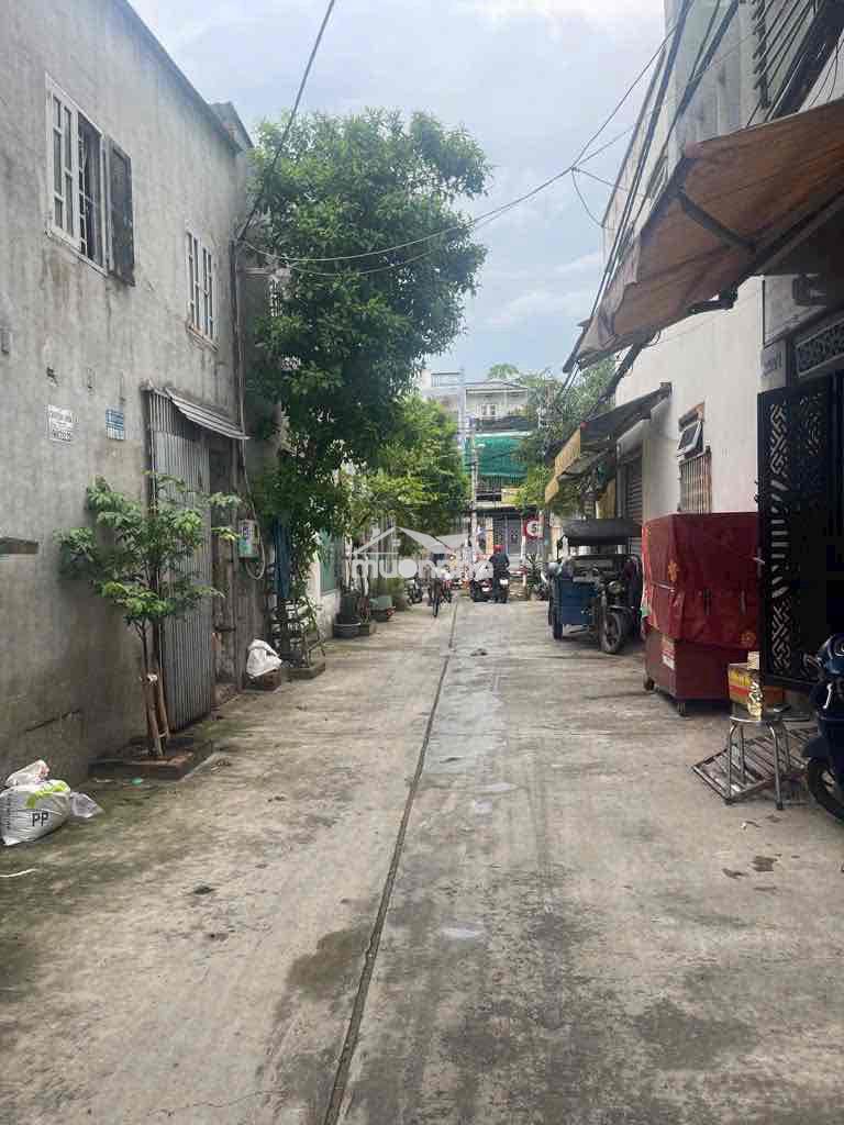 Hẻm xe hơi thông tứ tung – gần chợ bình trị đông – tên lửa