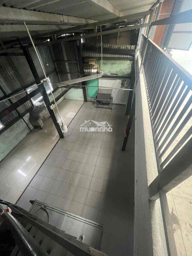 Cho thuê kho xưởng đường dht17. 200.m + lầu 200m. 18 triệu