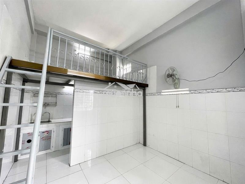 Phòng ngay đh hub, hoàng diệu 2 cửa sổ thoáng như hình
