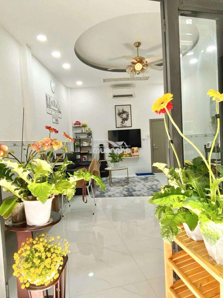 Nhà cách mạng tháng 8[5,5x6 - 1 lầu, 2pn, 2toilet]
