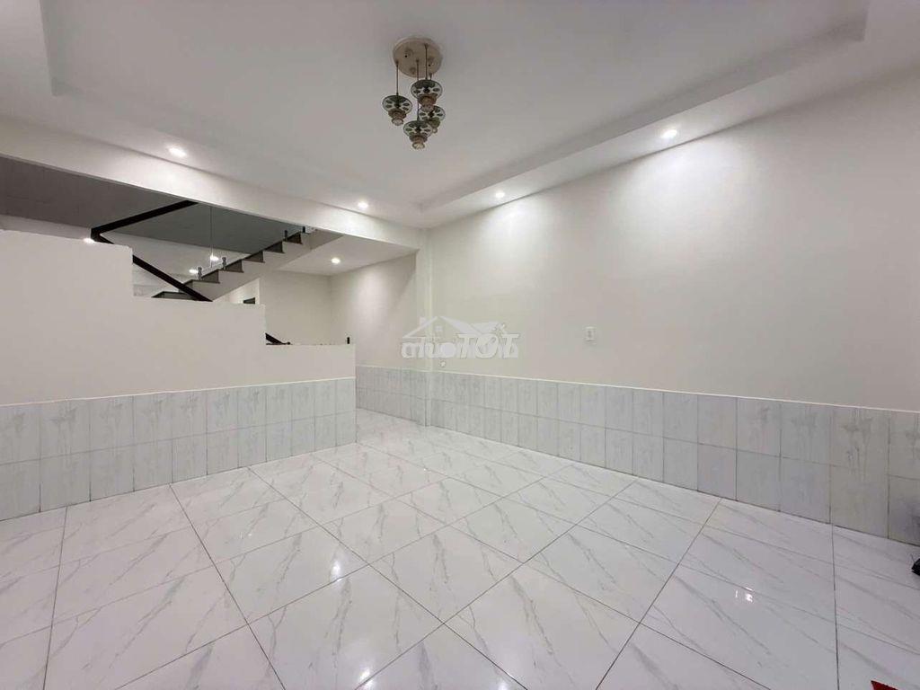 🏡 Cho thuê nnc hẻm 141 đường tám danh p4q8
- 4
