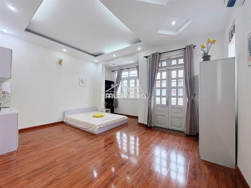 Trống lại mã ban công phòng rộng, an ninh tốt, đầy đủ nội thất quận 7