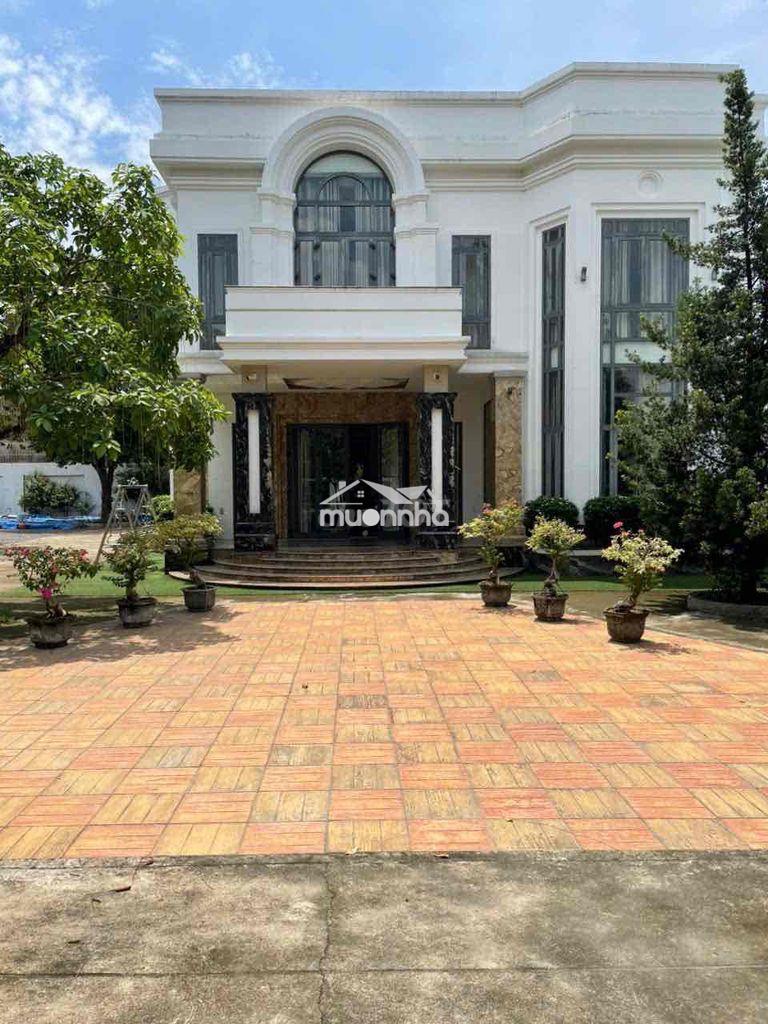 Bán biệt thự sân vườn 1905,5m ngay trung tâm phường tân uyên dt 747 - 2