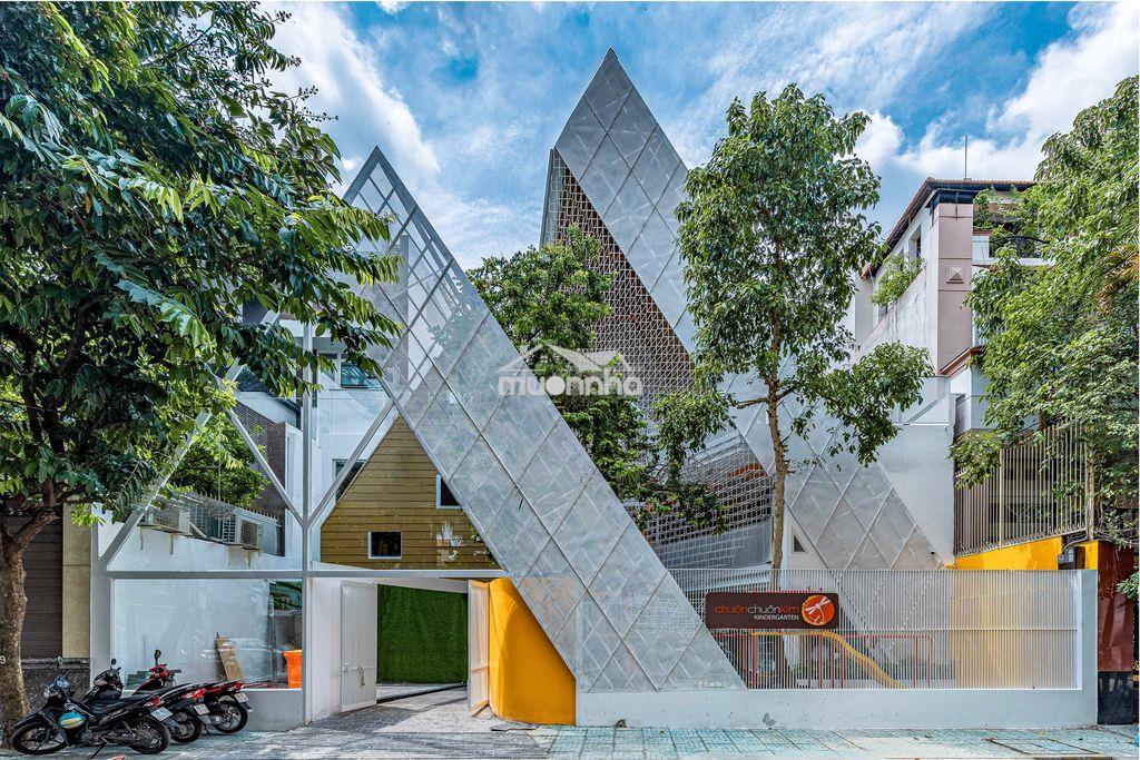 Cho thuê nhà nguyên căn hẻm 456/29 cao thắng. dt: 4,5 x 18m, 3 lầu . - 3