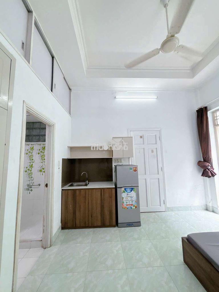 Studio sân riêng ,sát cầu lê văn sỹ, tầng trệt , free 2 xe, siêu rộng - 3