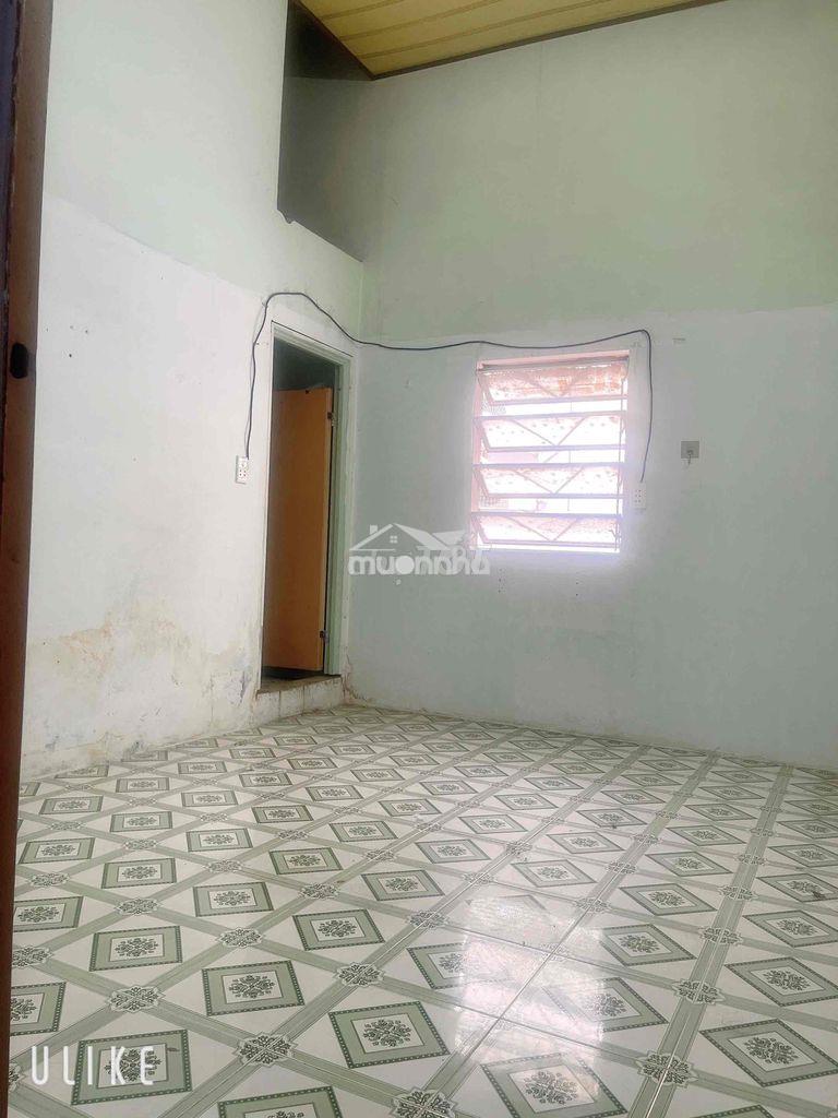 Sinh viên , nhân viên văn phòng và vợ chồng trẻ