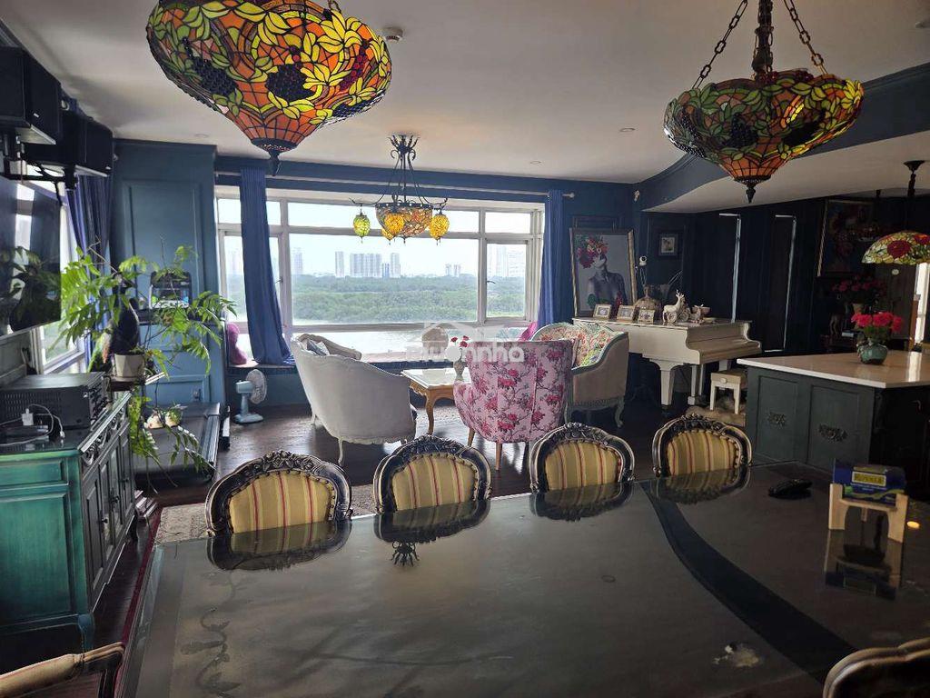 Bán căn hộ góc 3 mặt view sông,179m2 + 36m2 hành lag riêng, 2 chổ oto - 2