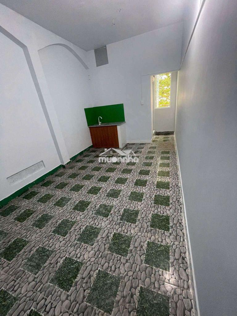 Phòng mới rộng 25m2 sẳn máy lạnh mới