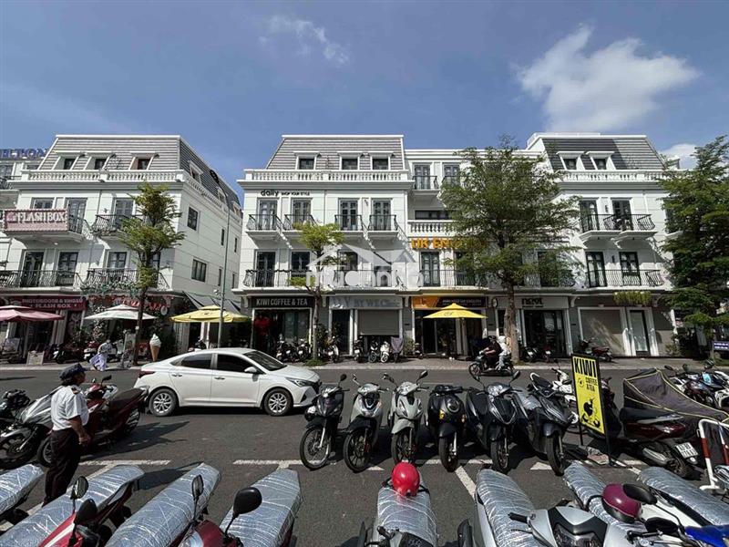 Cho thuê shophouse vincom mỹ tho mặt tiền bãi xe đông đúc