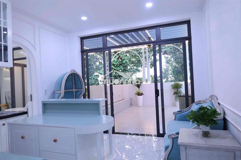 Căn hộ dịch vụ cao cấp-trung tâm quận 5- xách vali đên là ở