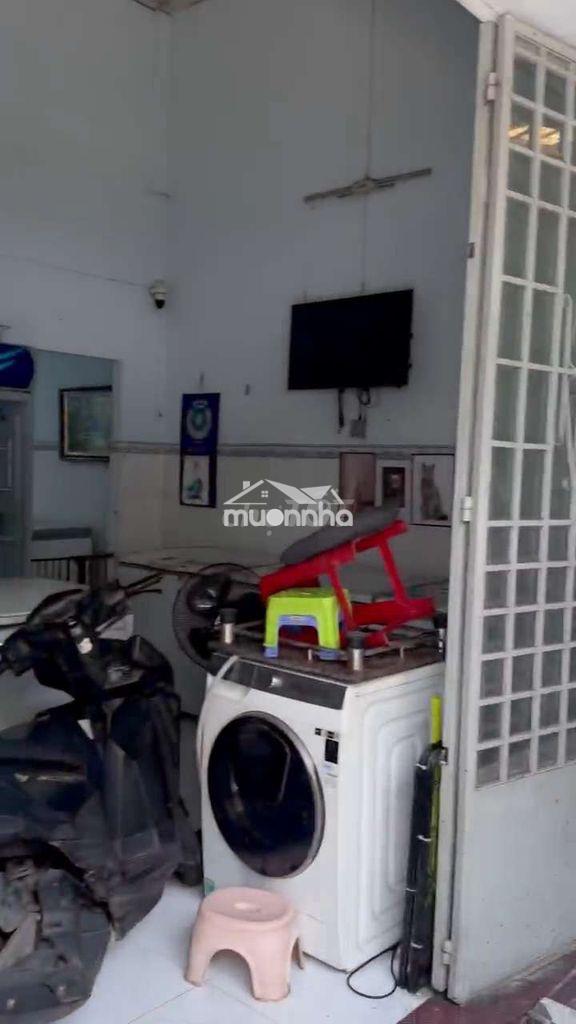 Cho thuê hẻm c, phạm hùng 
dt: 6m-10m , 3p , 2wc
giá : 8 triệu - 4