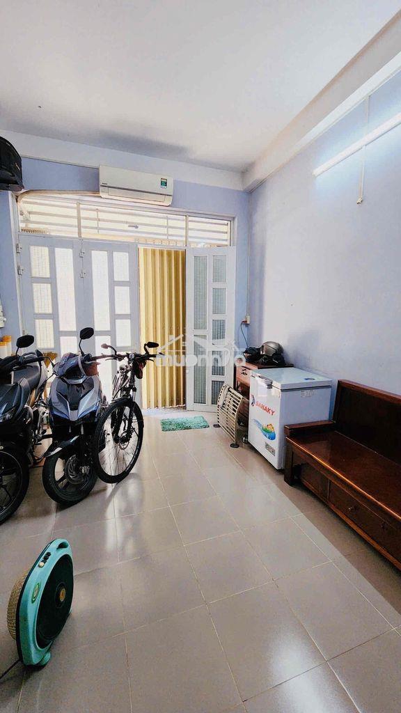 1trệt 1lầu đúc thật 3,5m x 7m nhà còn rất đẹp đường trần bình trọng