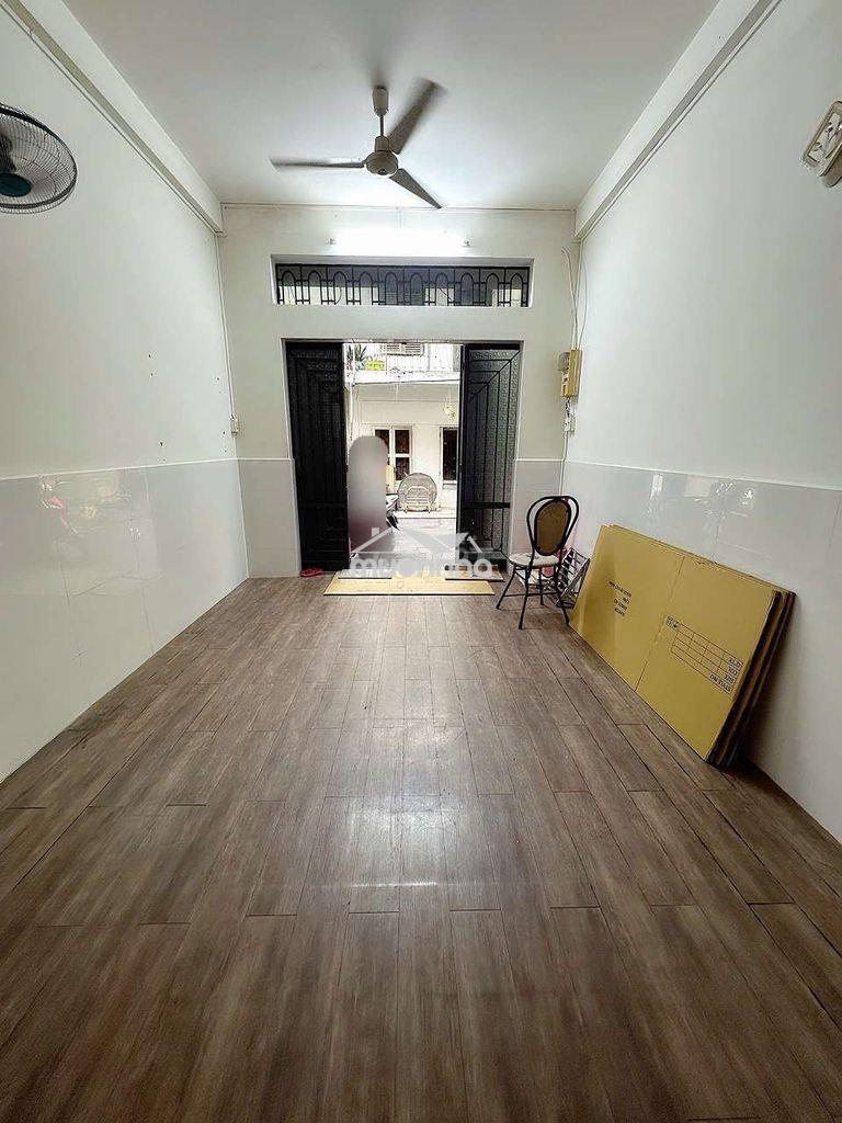 Cho thuê gấp 82/2a cmt8, qtb ngay ngã ba chấn hưng,giá 12 triệu/tháng  - 2