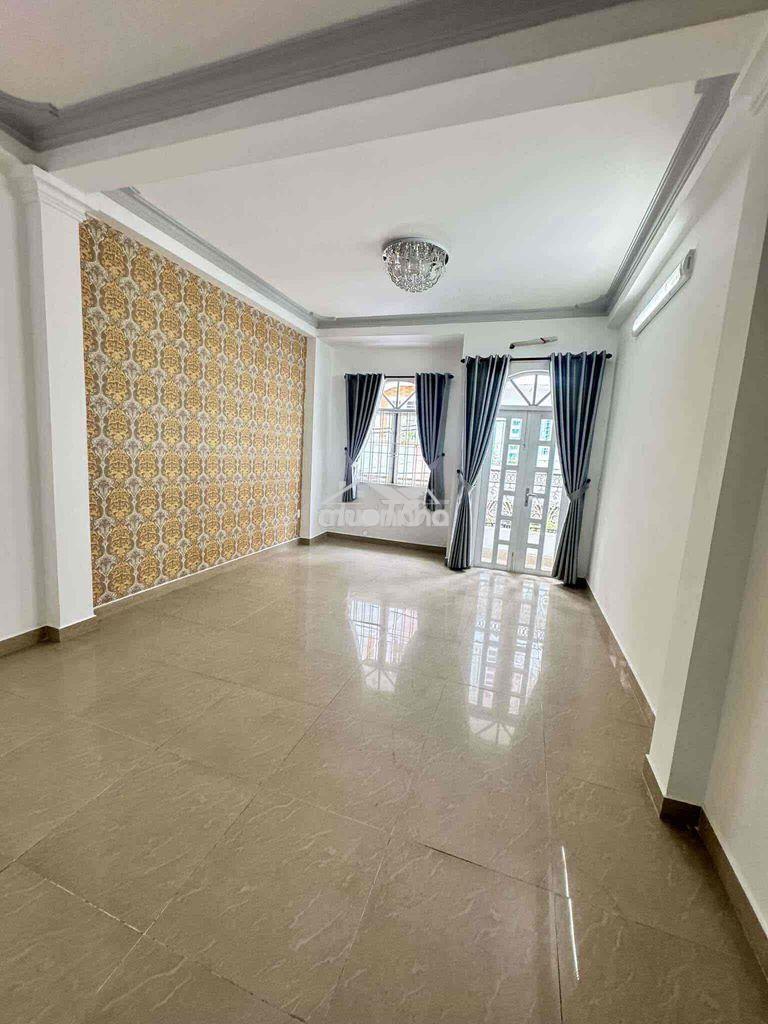 ➢Nhà đẹp thành thái  q10 ➢ dt: 4,2x18 trệt , 3 lầu, 5 phòng , 6wc ➢ gi - 4