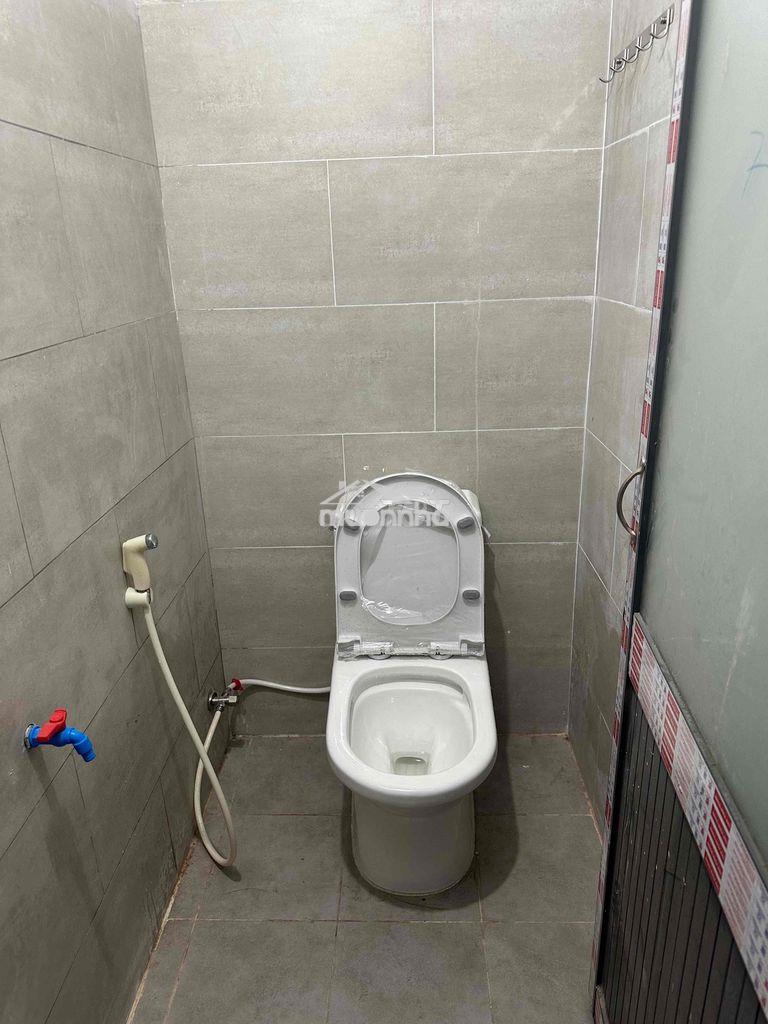 Phòng trọ 1tr8 có máy lạnh 2tr3 có toilet riêng - 2