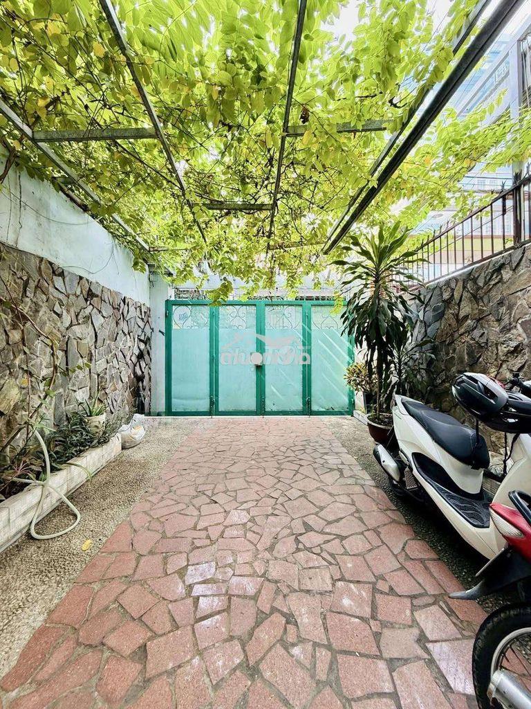 Nhà 4x20m hxh đặng văn ngữ  3 lầu có sân rộng