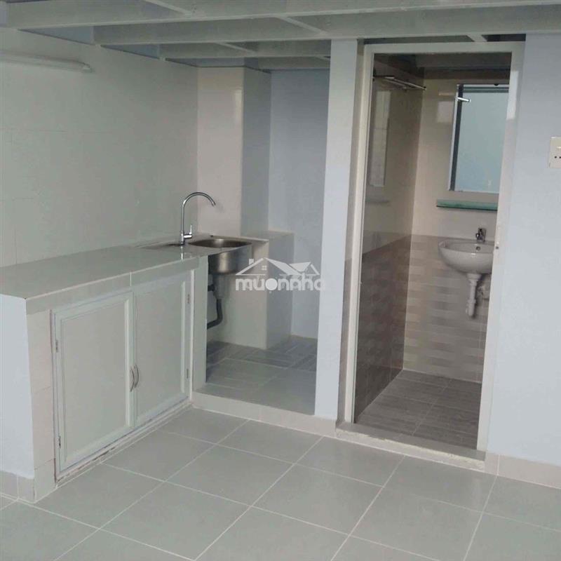 Phòng 25m2 đối diện cổng chợ hoàng hoa thám