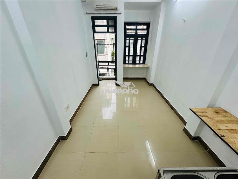 Phòng ban công thành thái q10