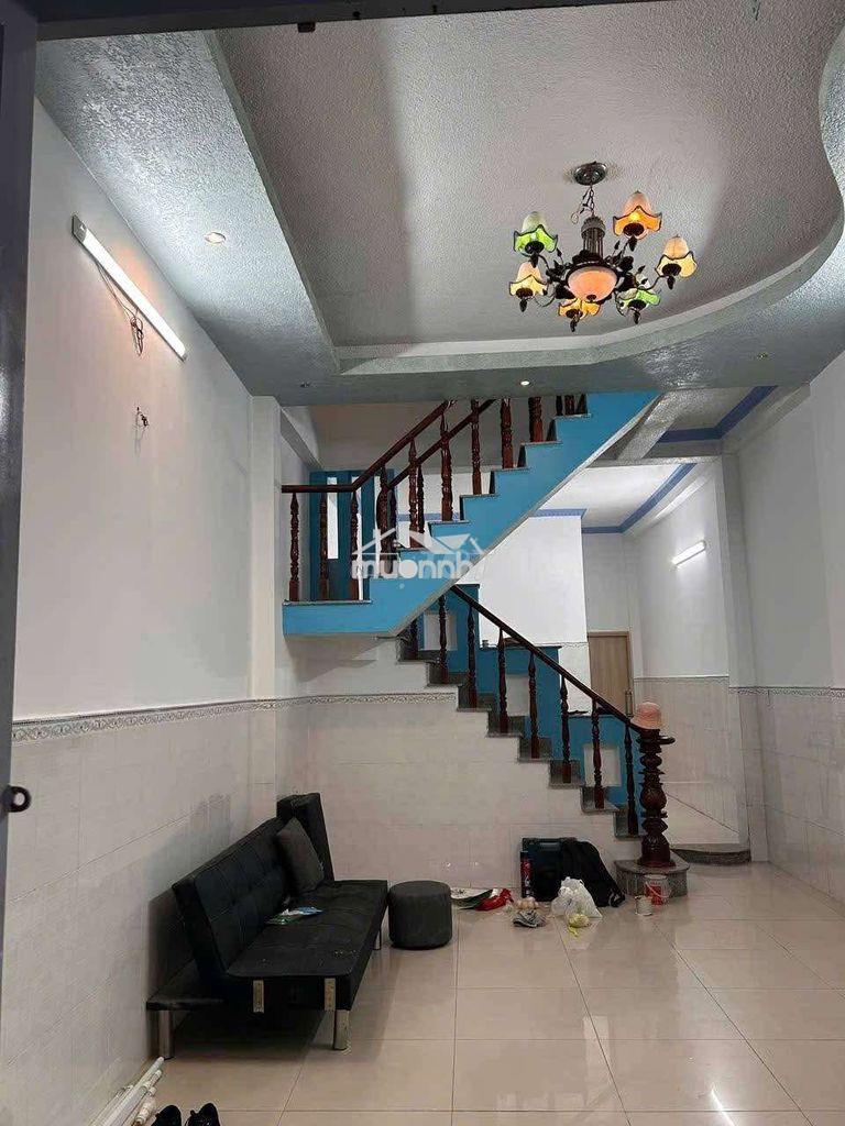 Nhà lầu dt 90 m gần chợ tân long