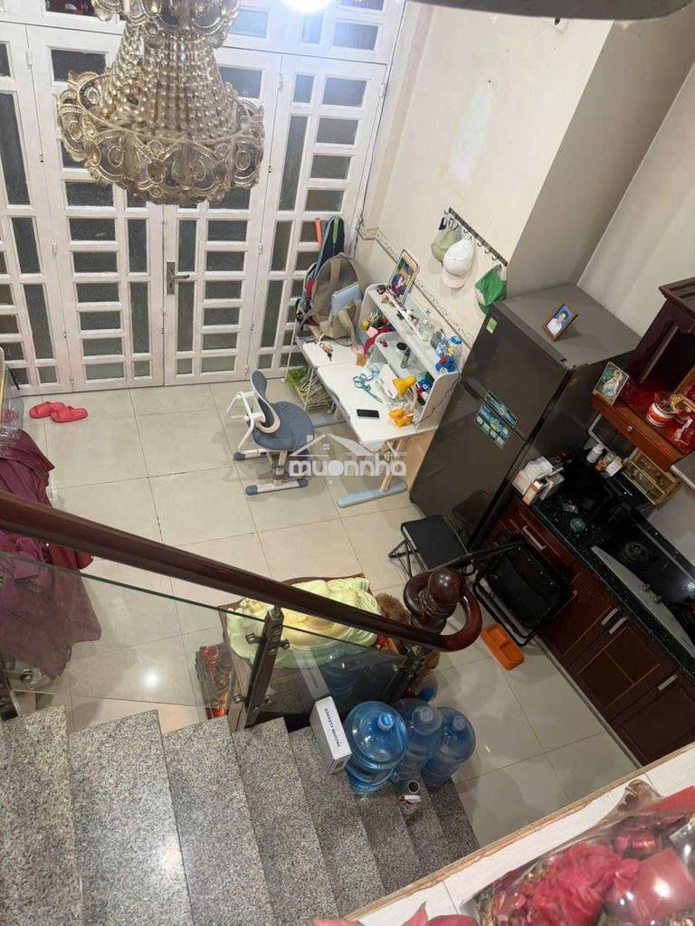 Nhỉnh 2ty _ shr _ hoàn công đủ _ cach 10m ra phố ẩm thực vĩnh khánh
